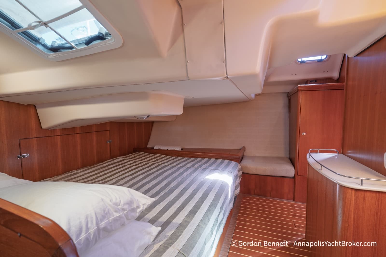 2005 Hunter 38 - Photo 54