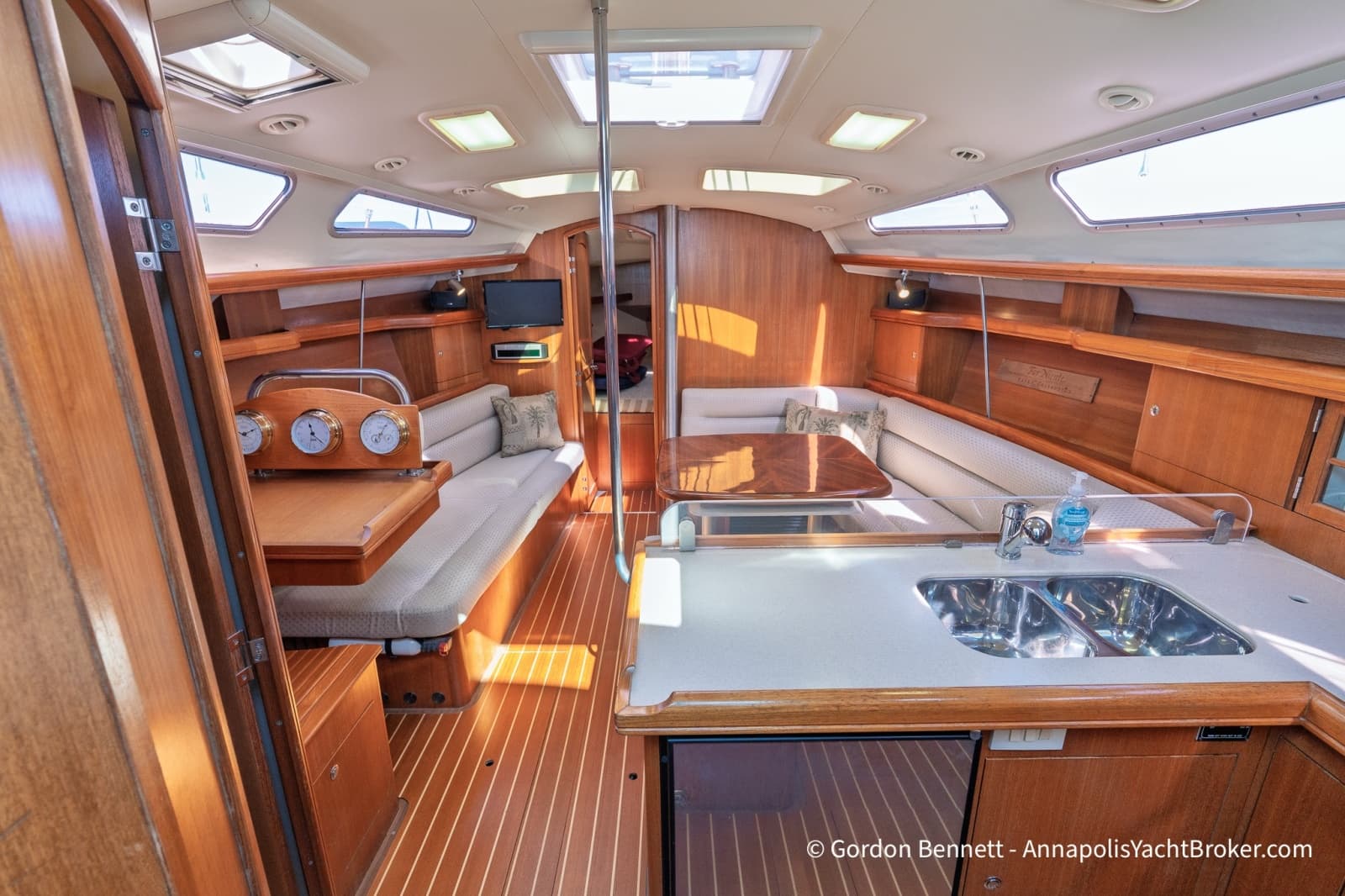 2005 Hunter 38 - Photo 35