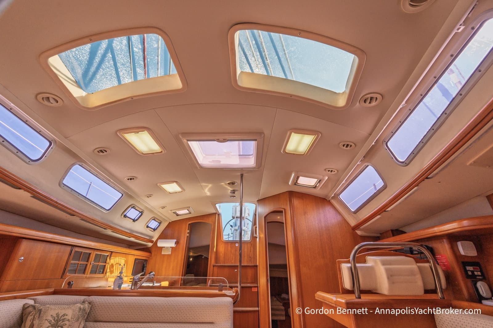 2005 Hunter 38 - Photo 46