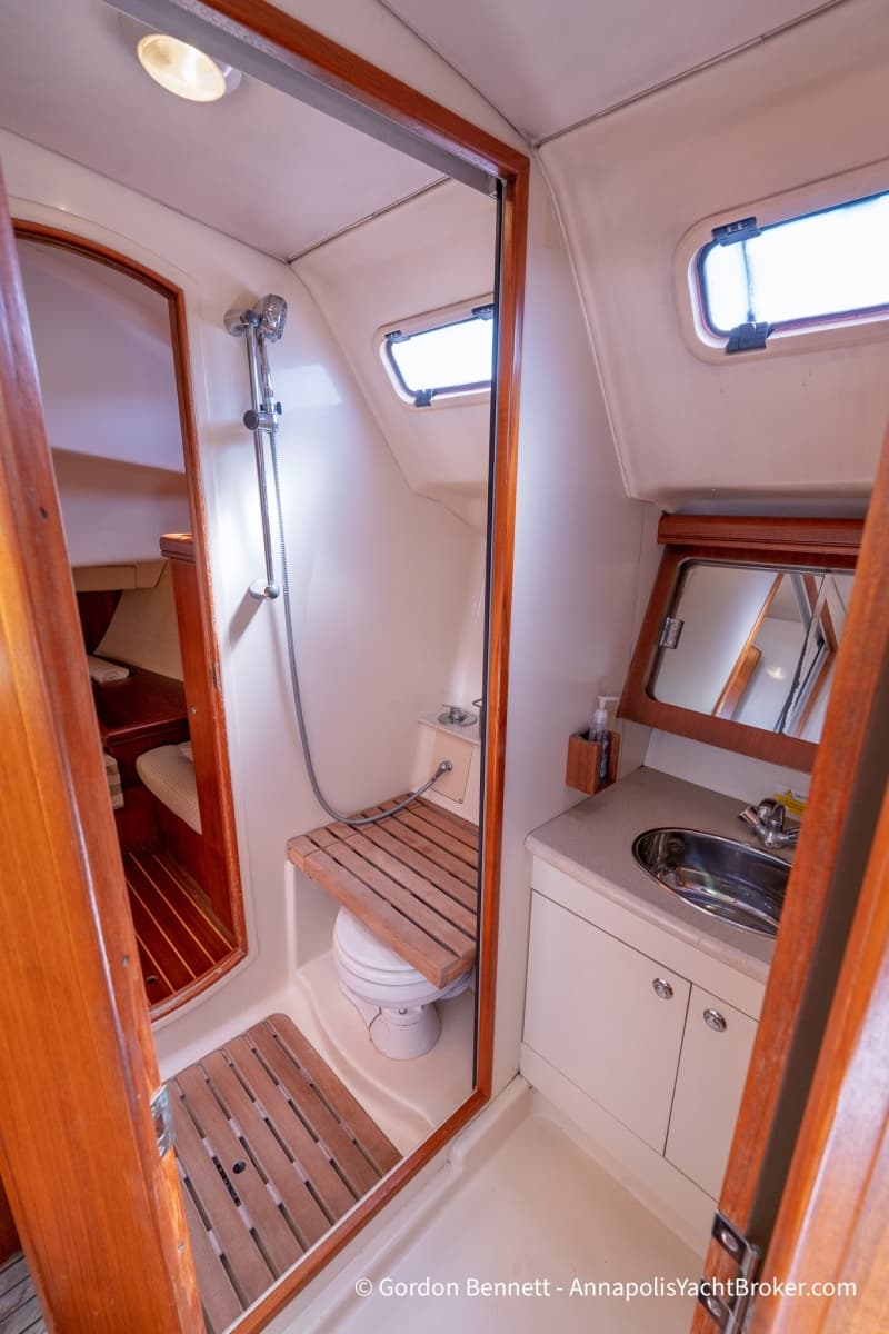 2005 Hunter 38 - Photo 51