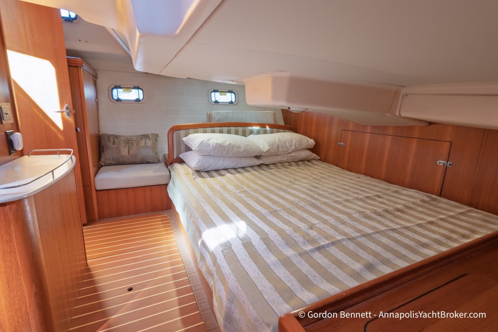 2005 Hunter 38 - Photo 55