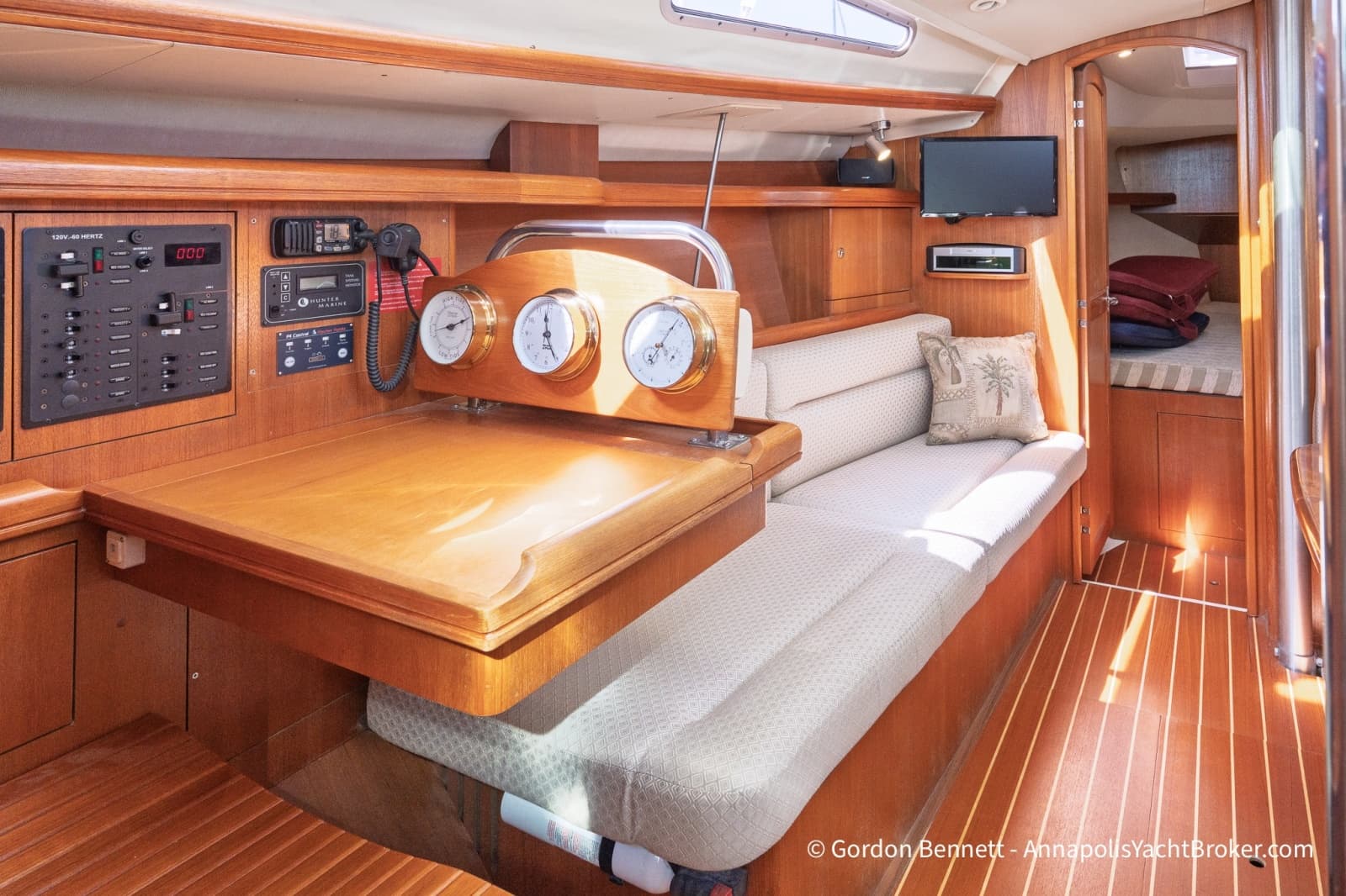 2005 Hunter 38 - Photo 39