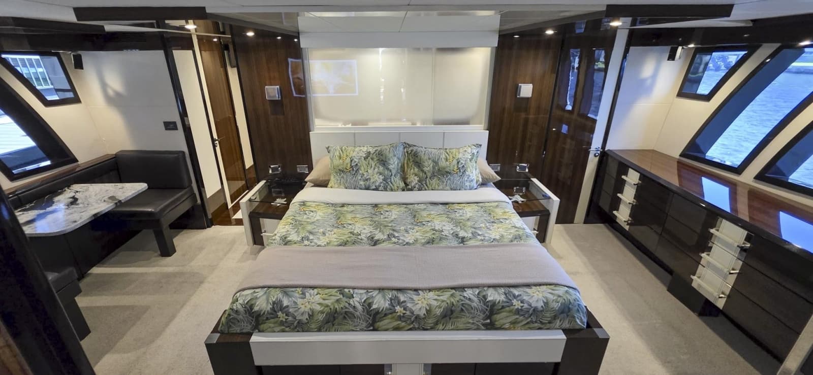 2012 Lazzara Yachts LSX 92 - Photo 11