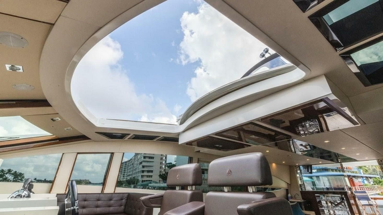 2012 Lazzara Yachts LSX 92 - Photo 7