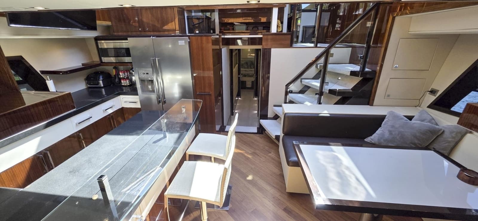 2012 Lazzara Yachts LSX 92 - Photo 9
