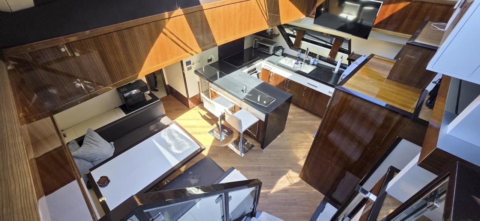 2012 Lazzara Yachts LSX 92 - Photo 8