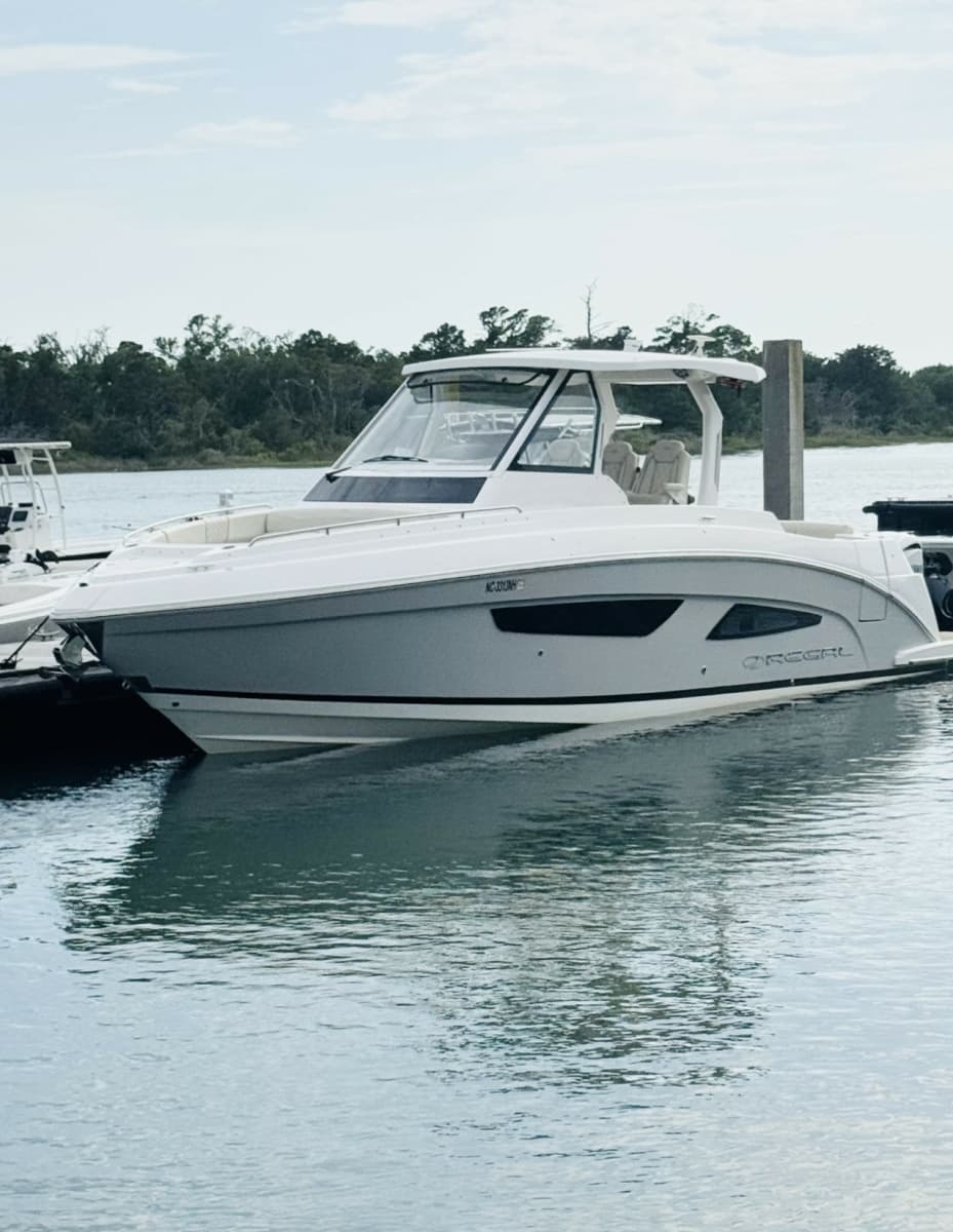 2024 Regal 33 SAV - Photo 1