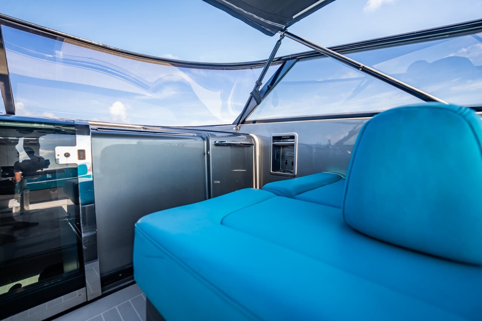 2015 VanDutch 55 - Photo 25