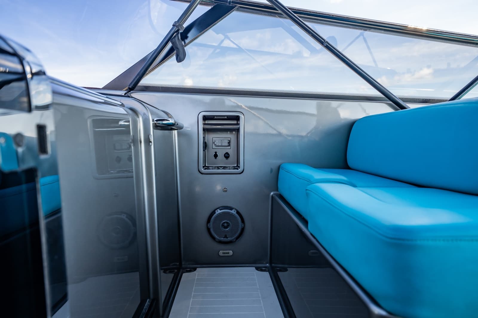 2015 VanDutch 55 - Photo 24