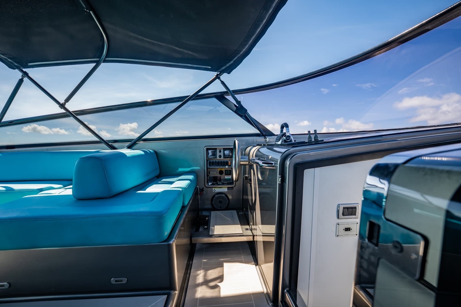 2015 VanDutch 55 - Photo 17