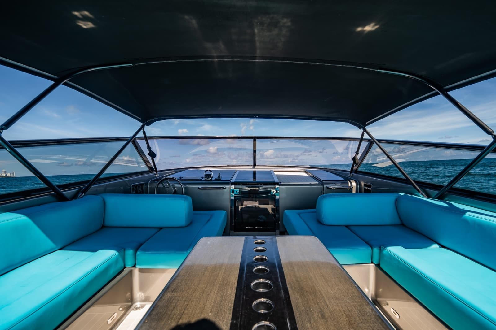 2015 VanDutch 55 - Photo 29