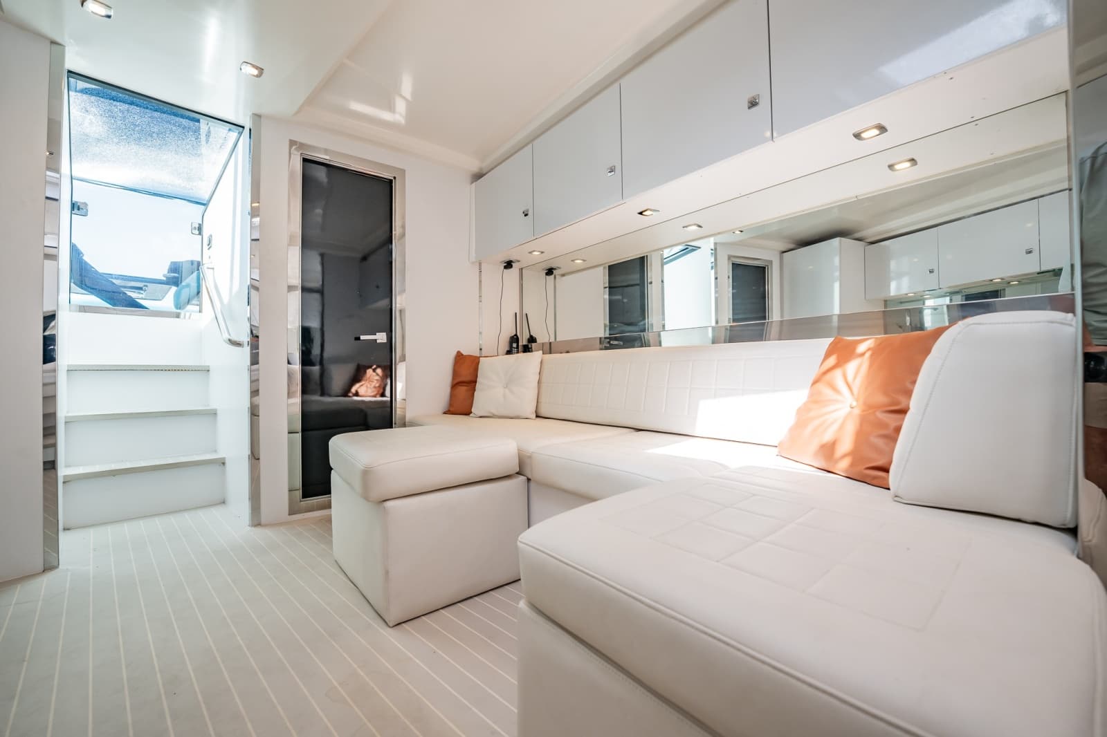 2015 VanDutch 55 - Photo 14