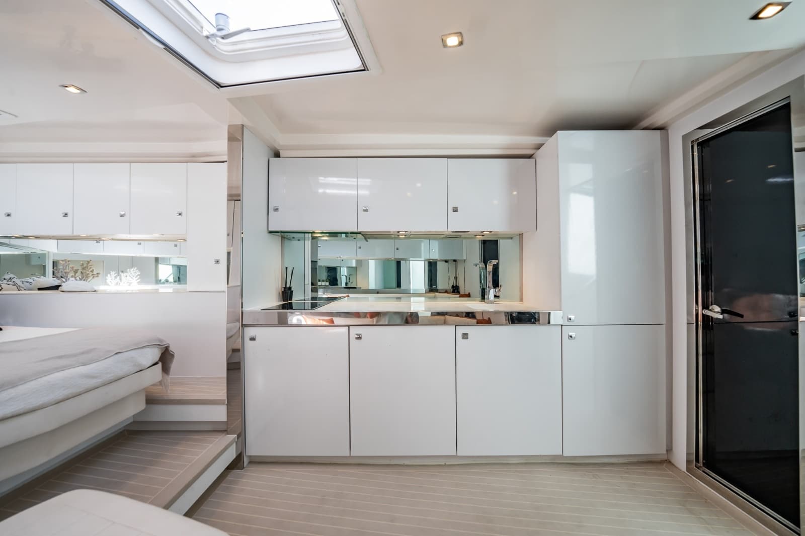 2015 VanDutch 55 - Photo 10