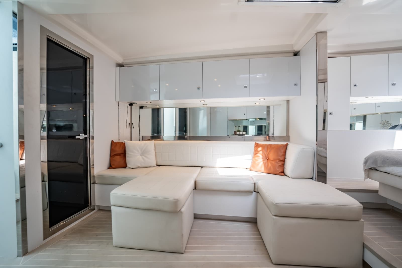 2015 VanDutch 55 - Photo 8
