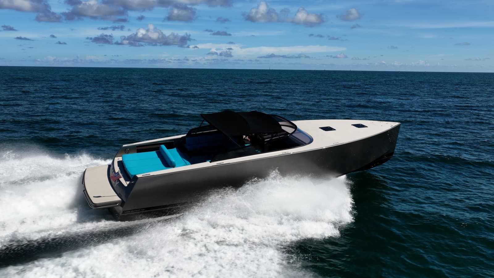 2015 VanDutch 55 - Photo 32