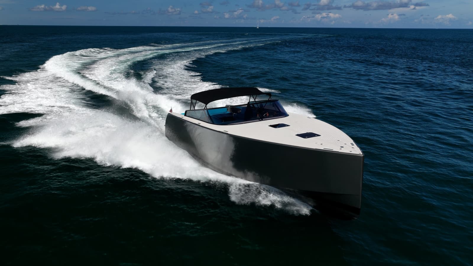 2015 VanDutch 55 - Photo 30
