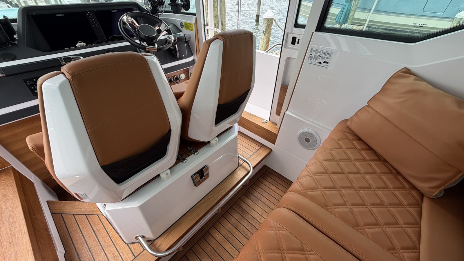 2023 Axopar 28 Cabin w/Wet Bar - Photo 17