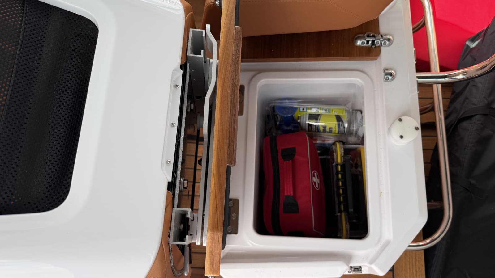 2023 Axopar 28 Cabin w/Wet Bar - Photo 20