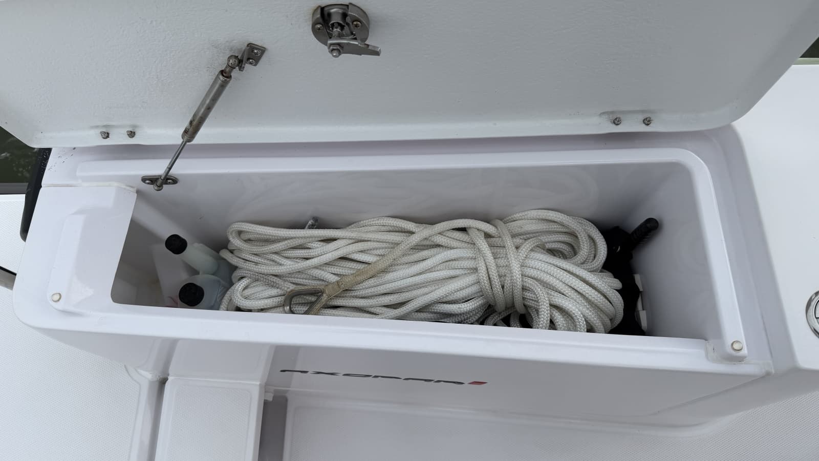 2023 Axopar 28 Cabin w/Wet Bar - Photo 45