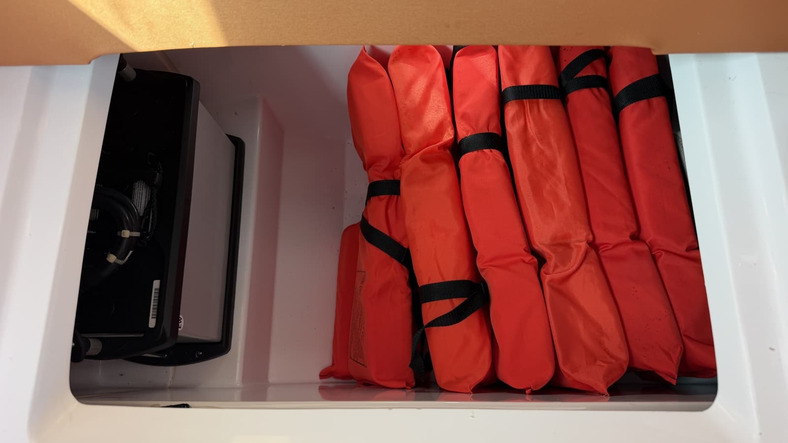2023 Axopar 28 Cabin w/Wet Bar - Photo 23