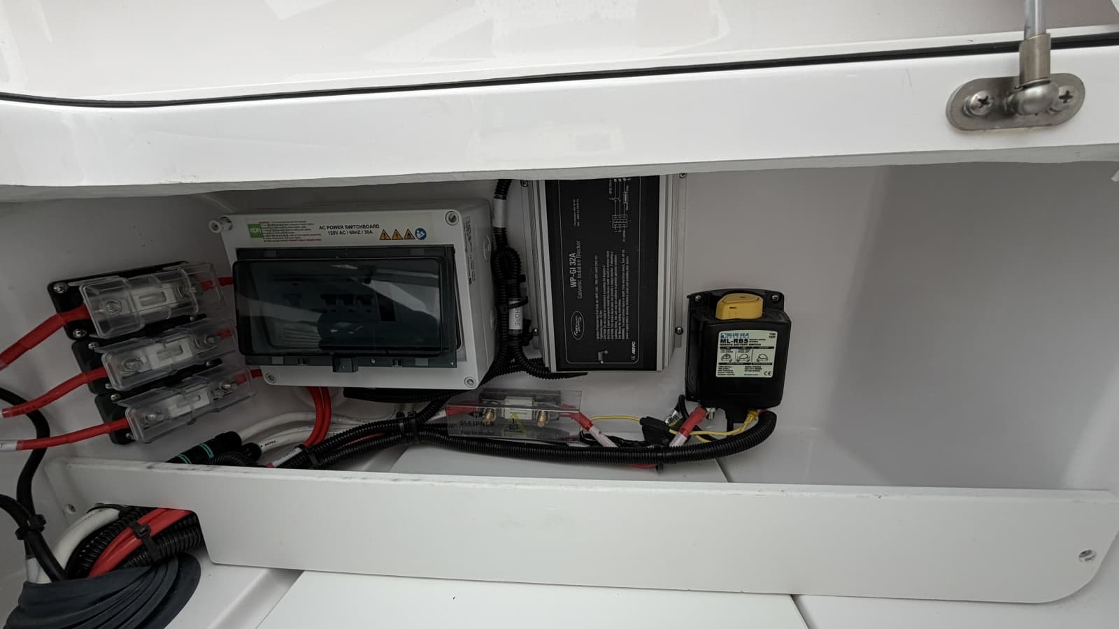2023 Axopar 28 Cabin w/Wet Bar - Photo 34