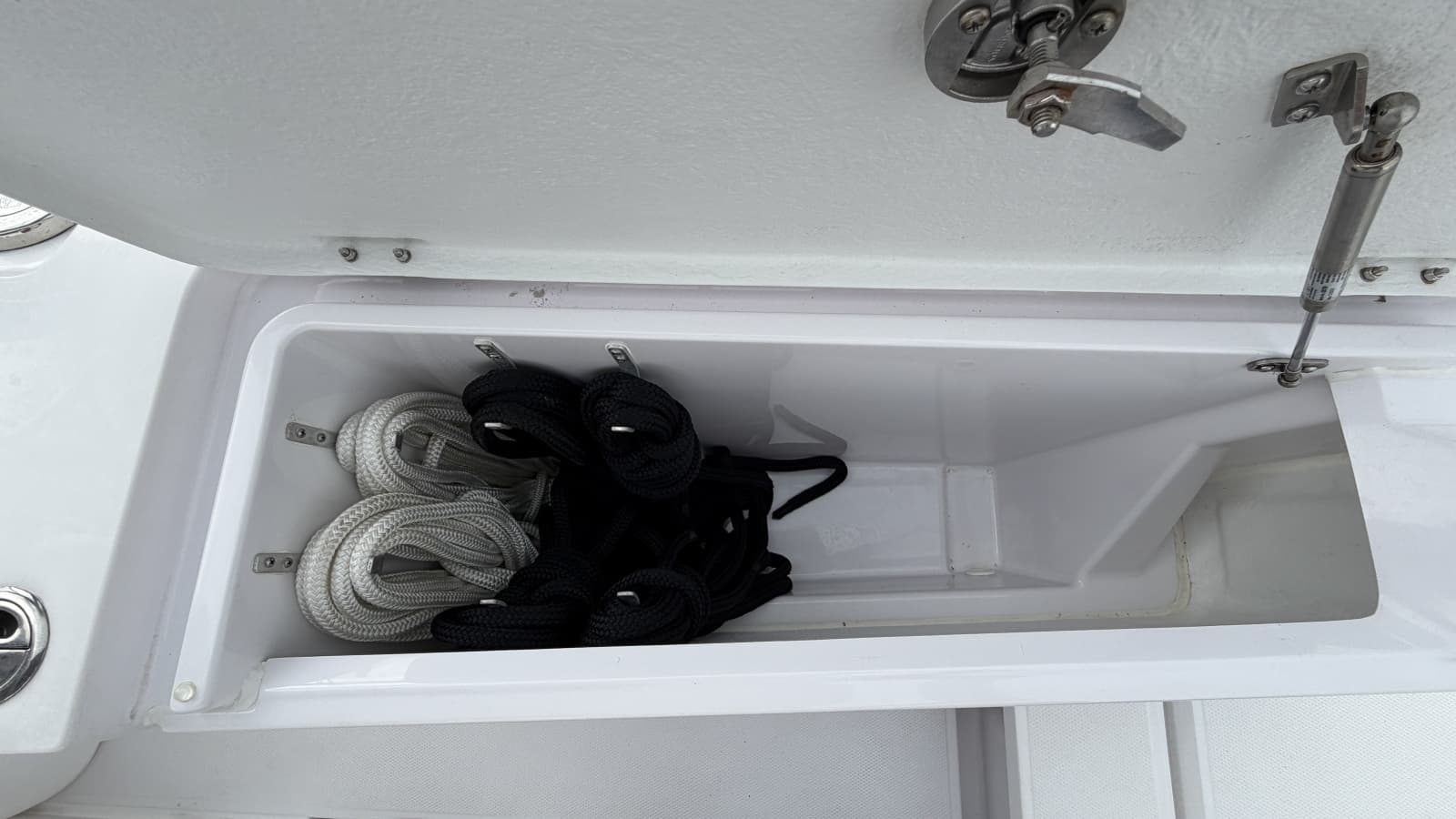 2023 Axopar 28 Cabin w/Wet Bar - Photo 44