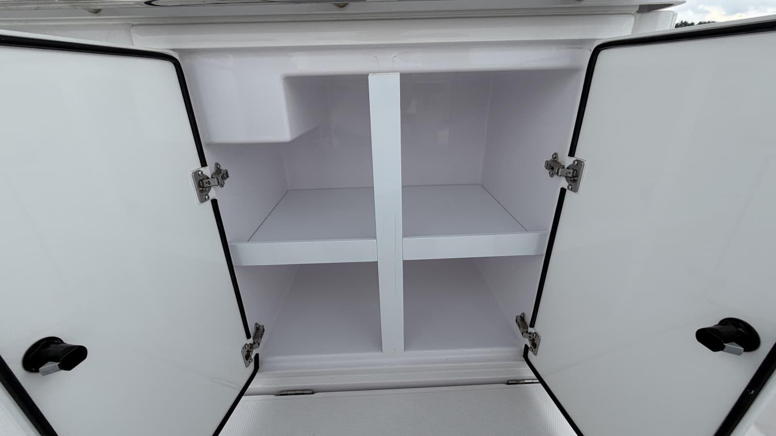 2023 Axopar 28 Cabin w/Wet Bar - Photo 43