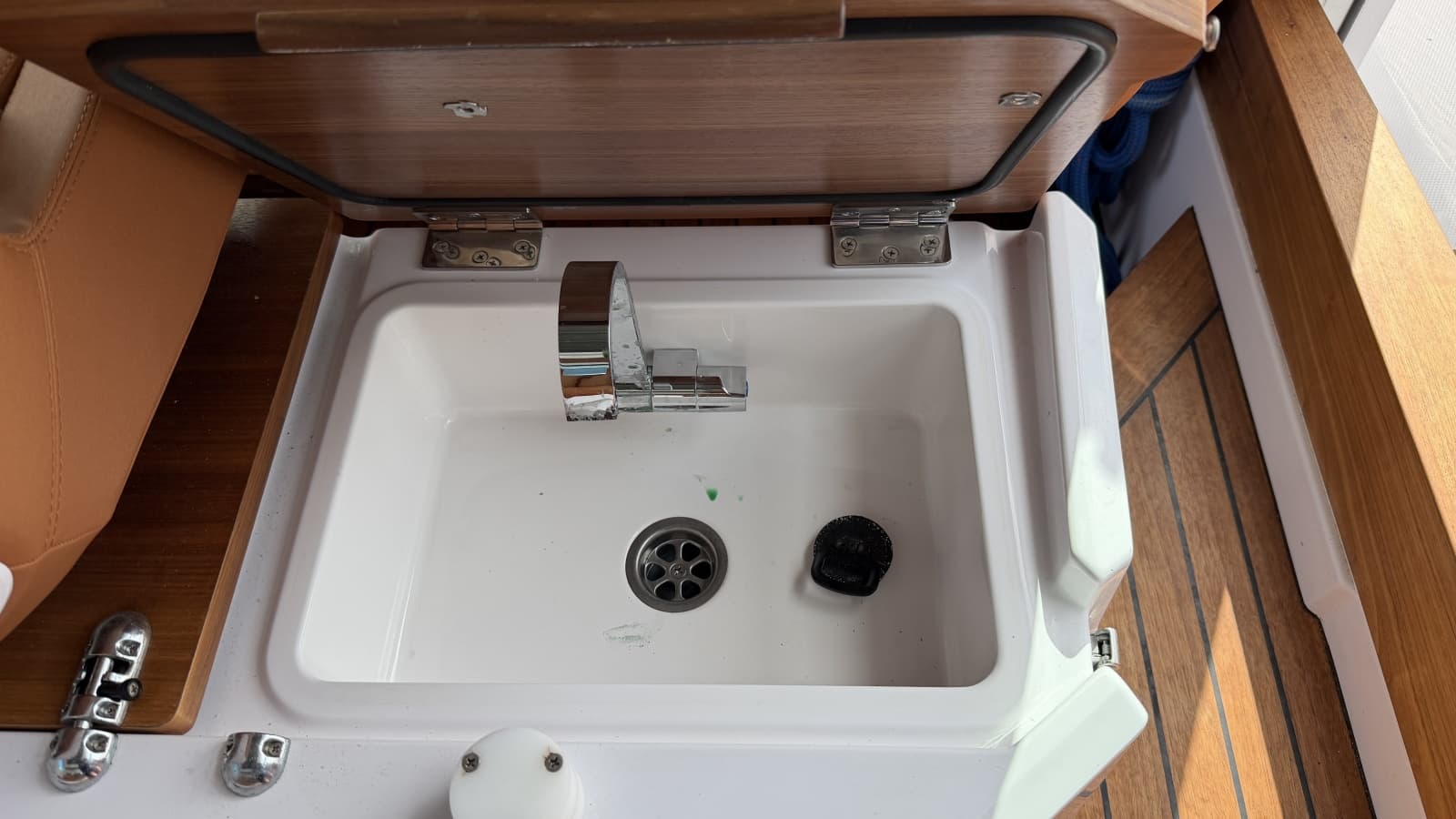 2023 Axopar 28 Cabin w/Wet Bar - Photo 21