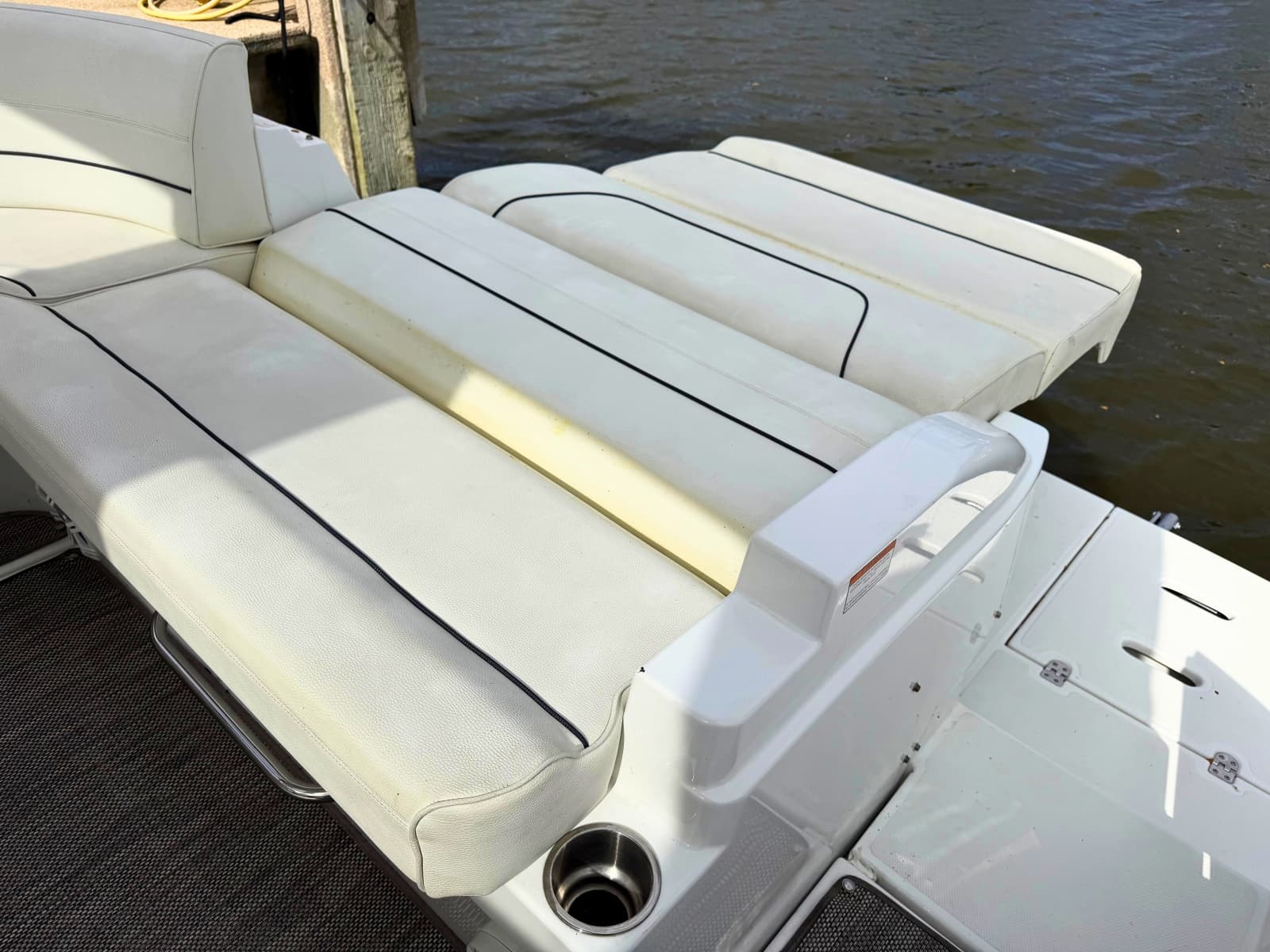 2018 Cruisers Yachts 35 Express - Photo 8