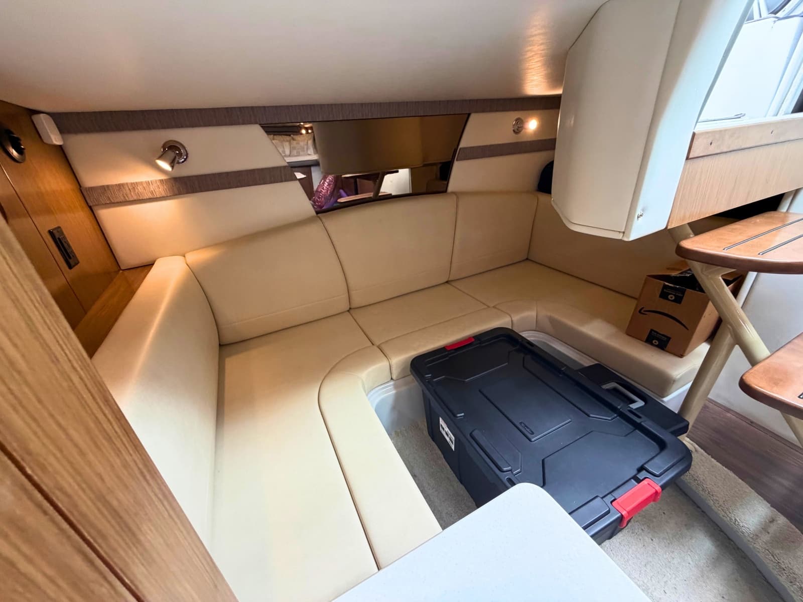 2018 Cruisers Yachts 35 Express - Photo 21