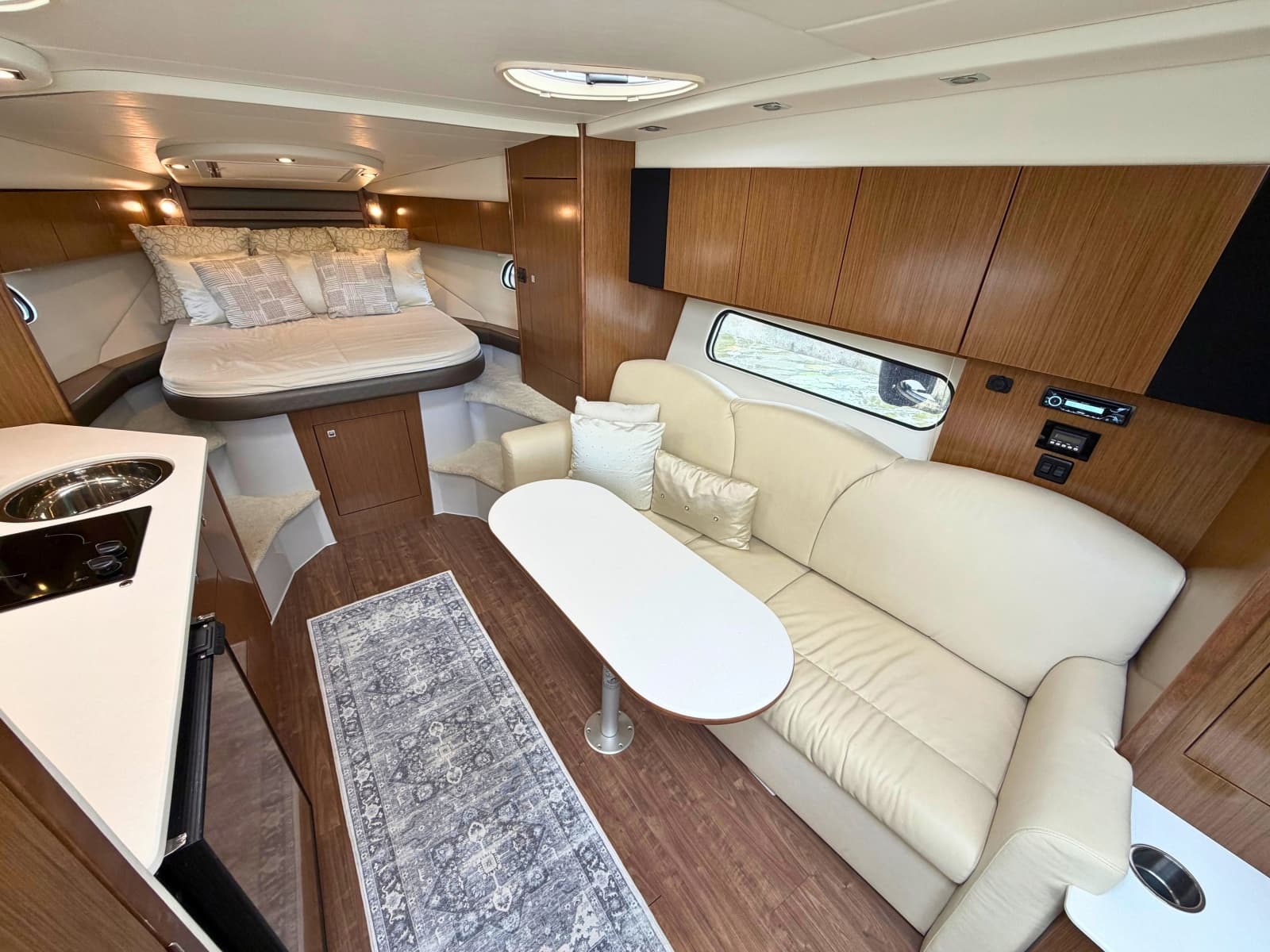 2018 Cruisers Yachts 35 Express - Photo 15