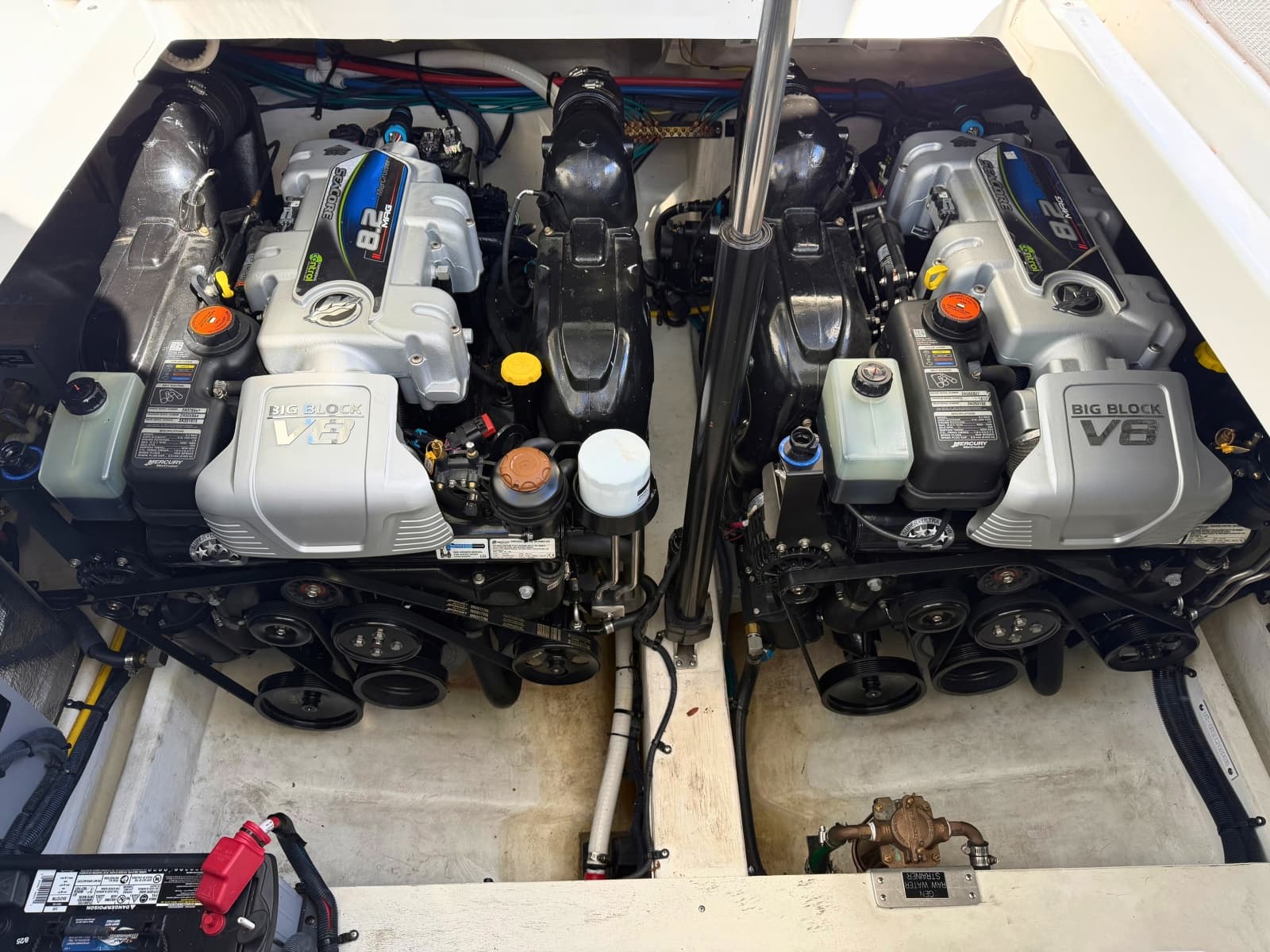 2018 Cruisers Yachts 35 Express - Photo 23