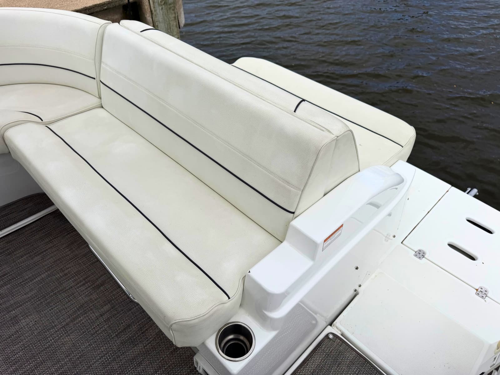 2018 Cruisers Yachts 35 Express - Photo 7