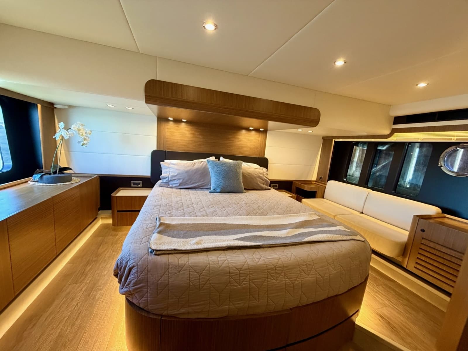 2017 Absolute Navetta 52 - Photo 18