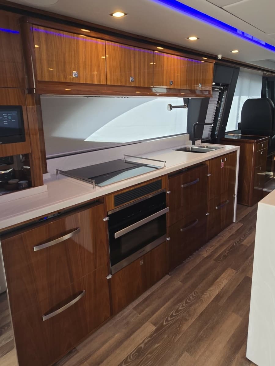 2023 Riviera 645 SUV - Photo 4