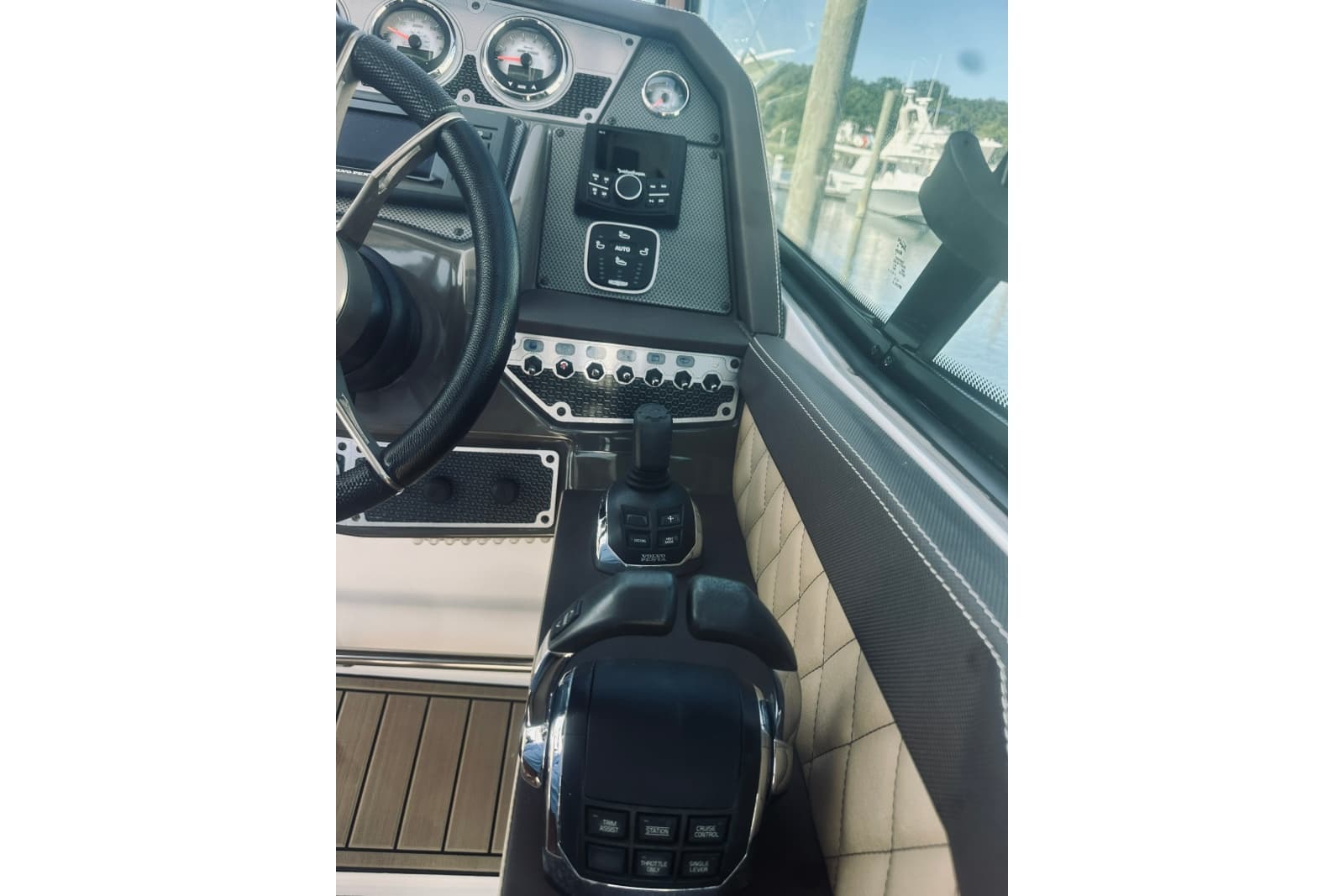 2015 Cruisers Sport Series 328 Bow Rider - Photo 56