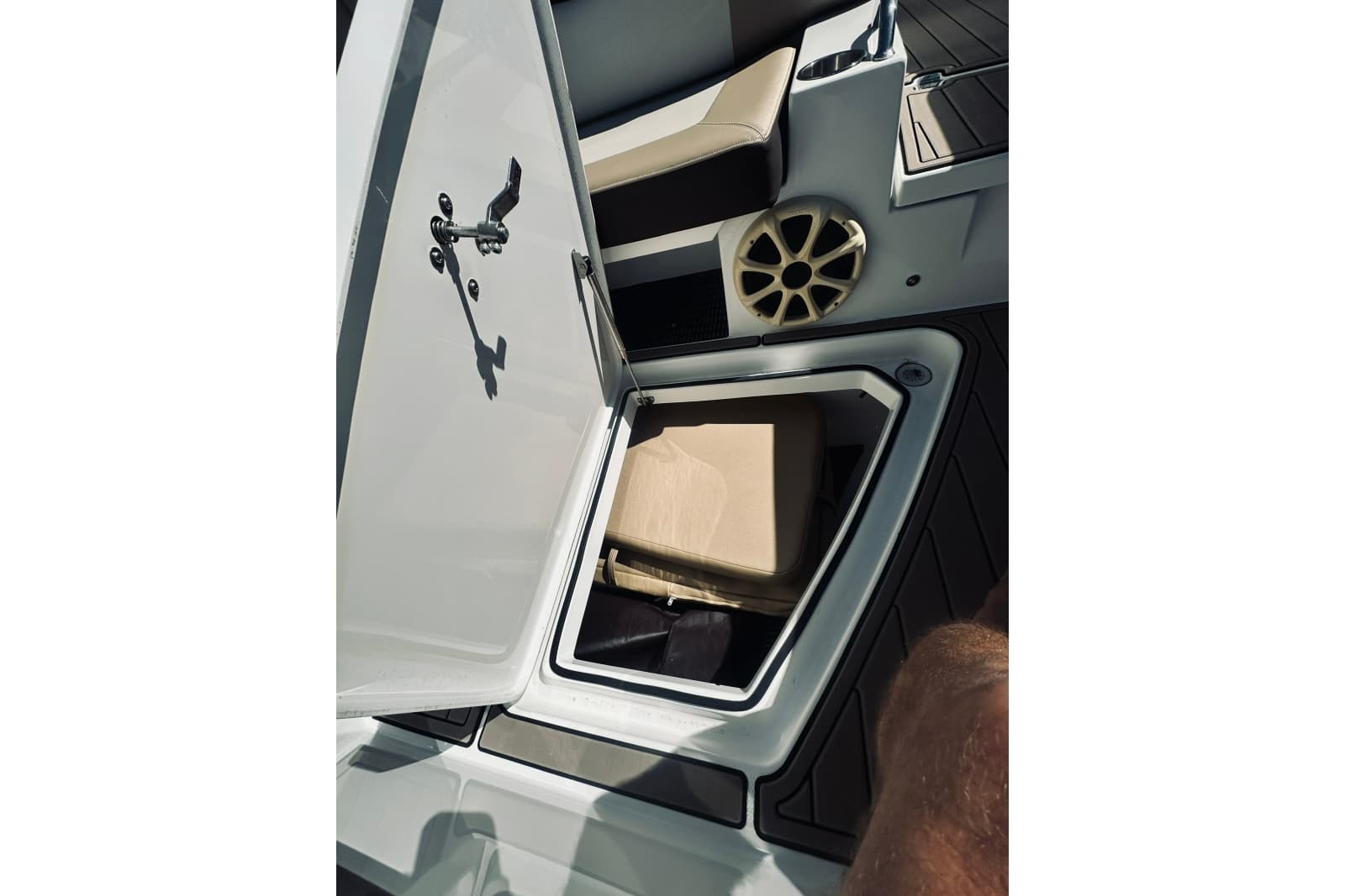 2015 Cruisers Sport Series 328 Bow Rider - Photo 11