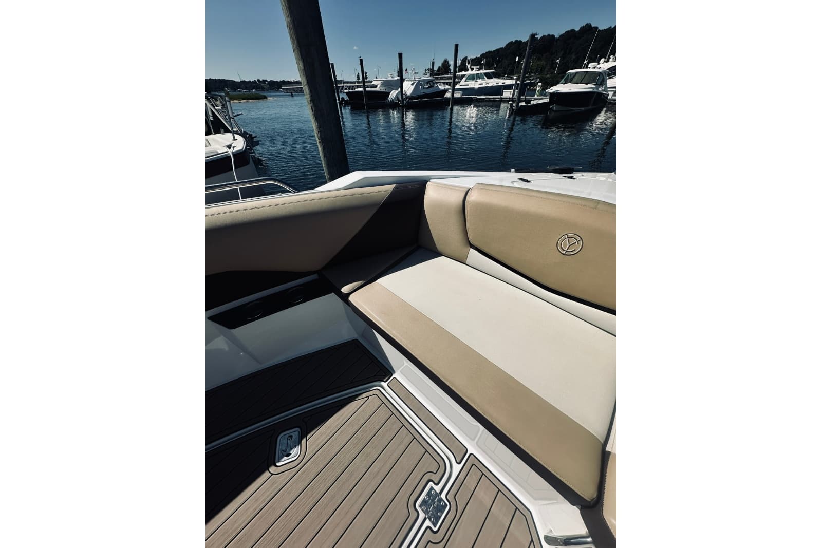 2015 Cruisers Sport Series 328 Bow Rider - Photo 7