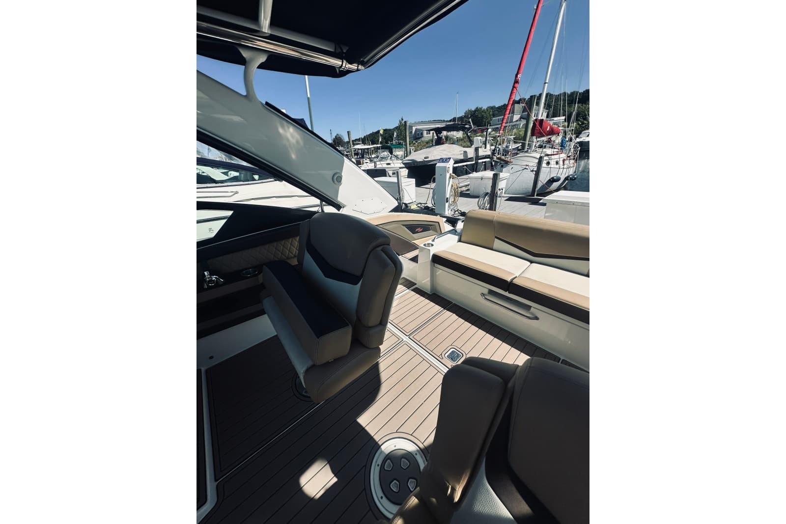 2015 Cruisers Sport Series 328 Bow Rider - Photo 24