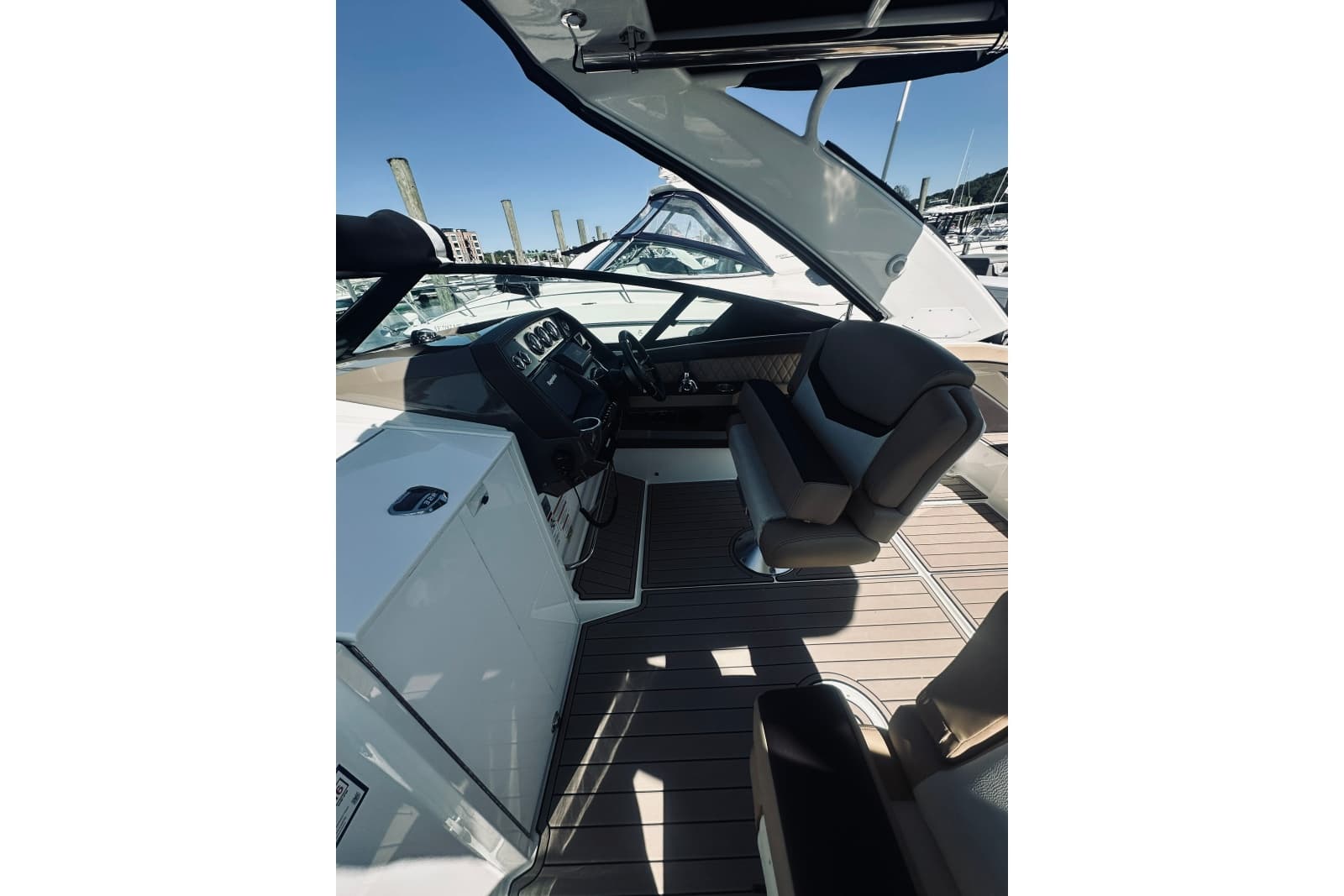 2015 Cruisers Sport Series 328 Bow Rider - Photo 20