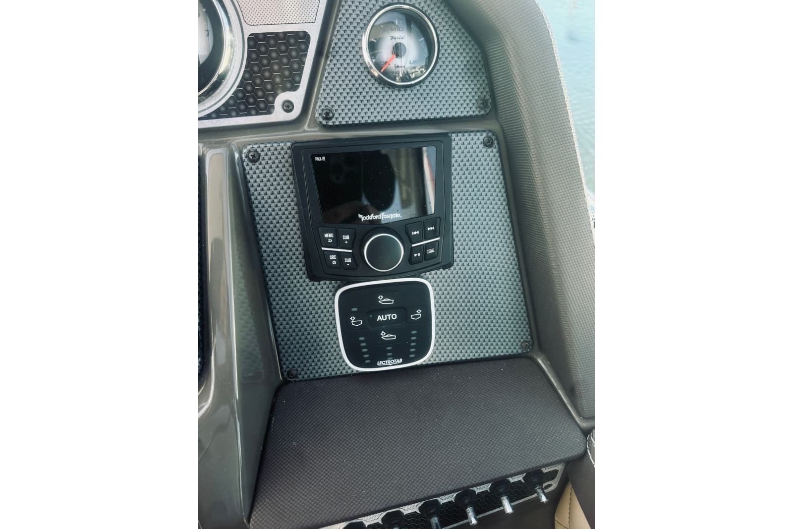 2015 Cruisers Sport Series 328 Bow Rider - Photo 54