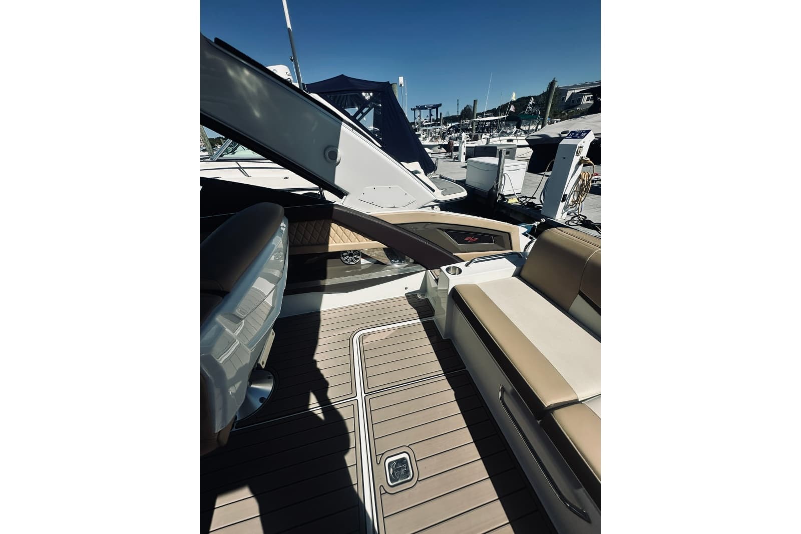 2015 Cruisers Sport Series 328 Bow Rider - Photo 25