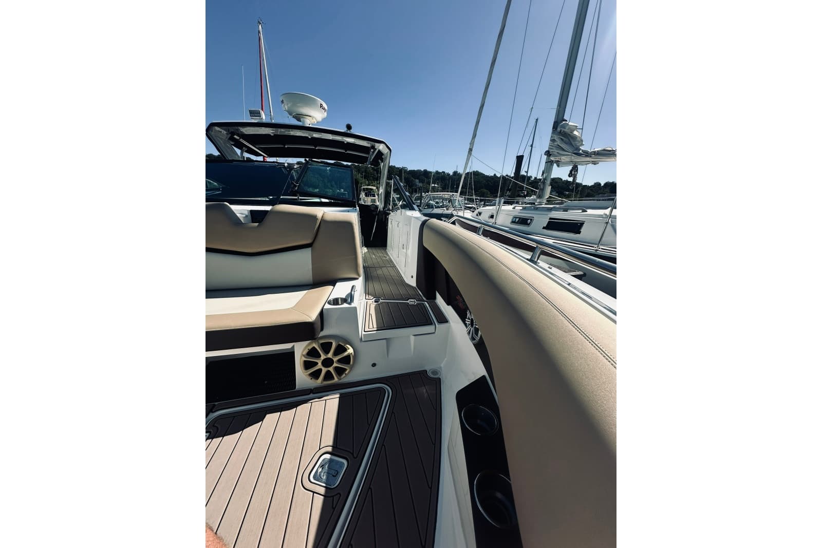 2015 Cruisers Sport Series 328 Bow Rider - Photo 10