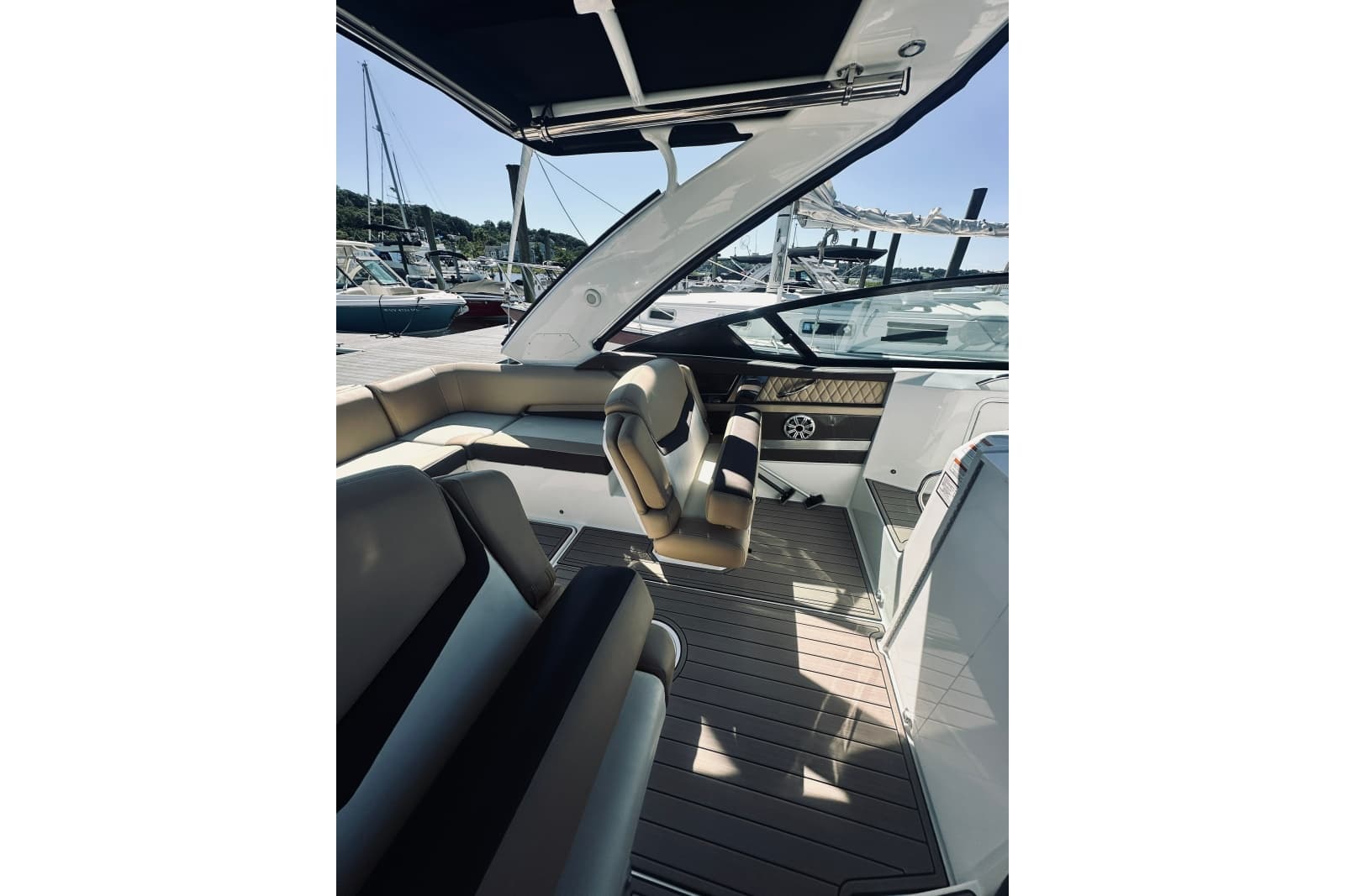 2015 Cruisers Sport Series 328 Bow Rider - Photo 21