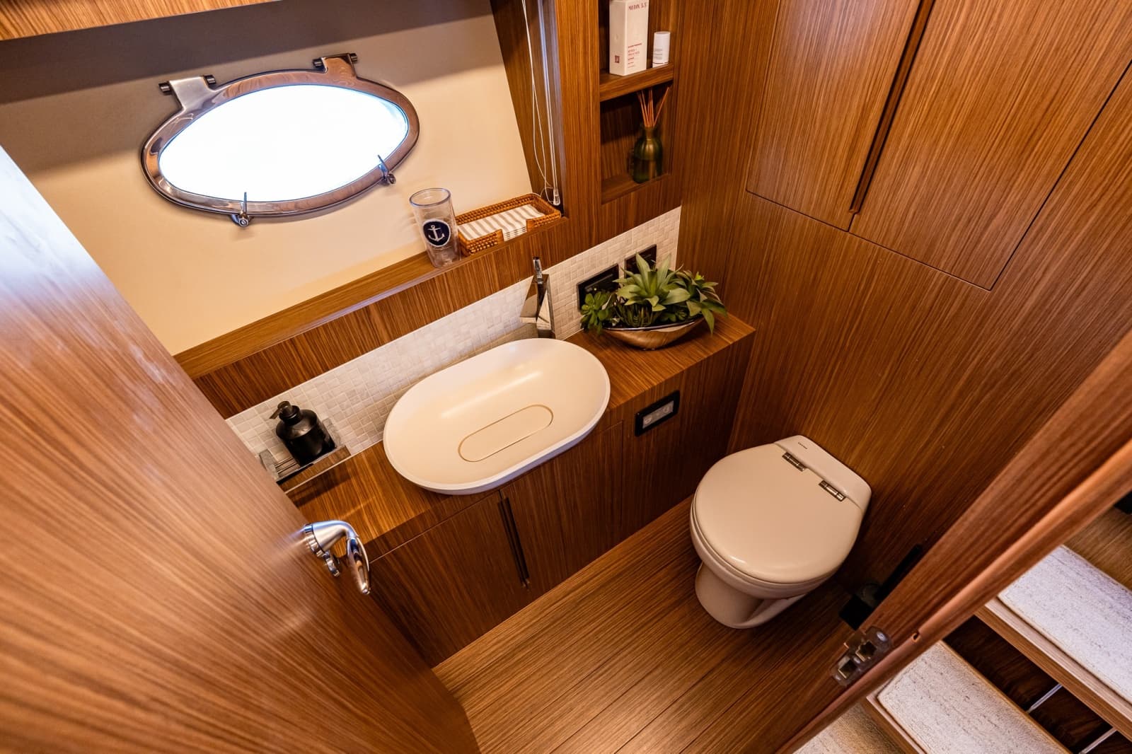 2018 Chris-Craft 44 Commander - Photo 54