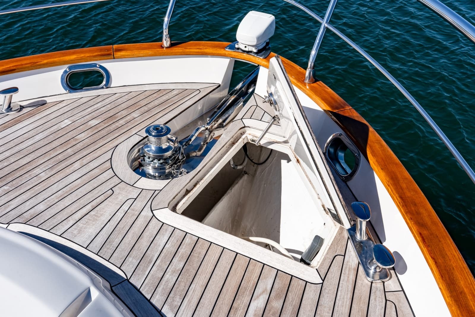 2018 Chris-Craft 44 Commander - Photo 8