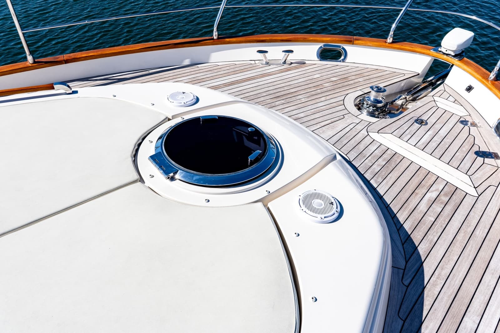 2018 Chris-Craft 44 Commander - Photo 11