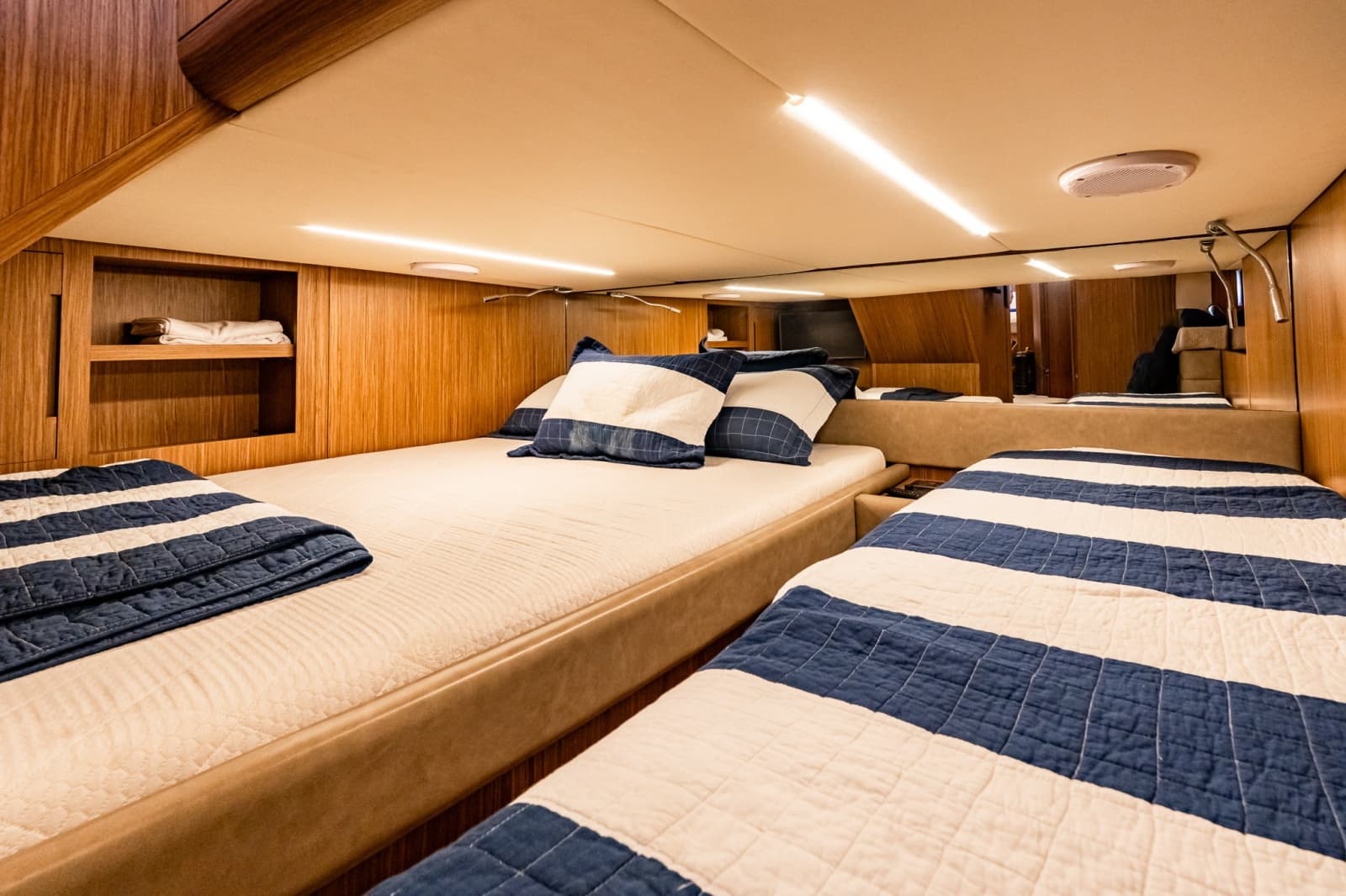 2018 Chris-Craft 44 Commander - Photo 63