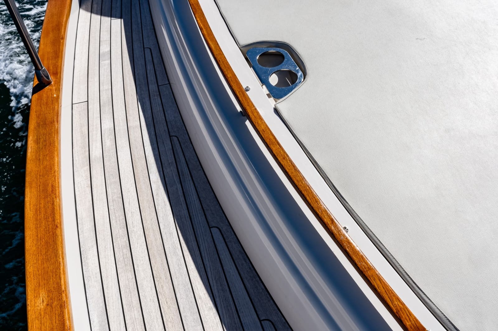 2018 Chris-Craft 44 Commander - Photo 15