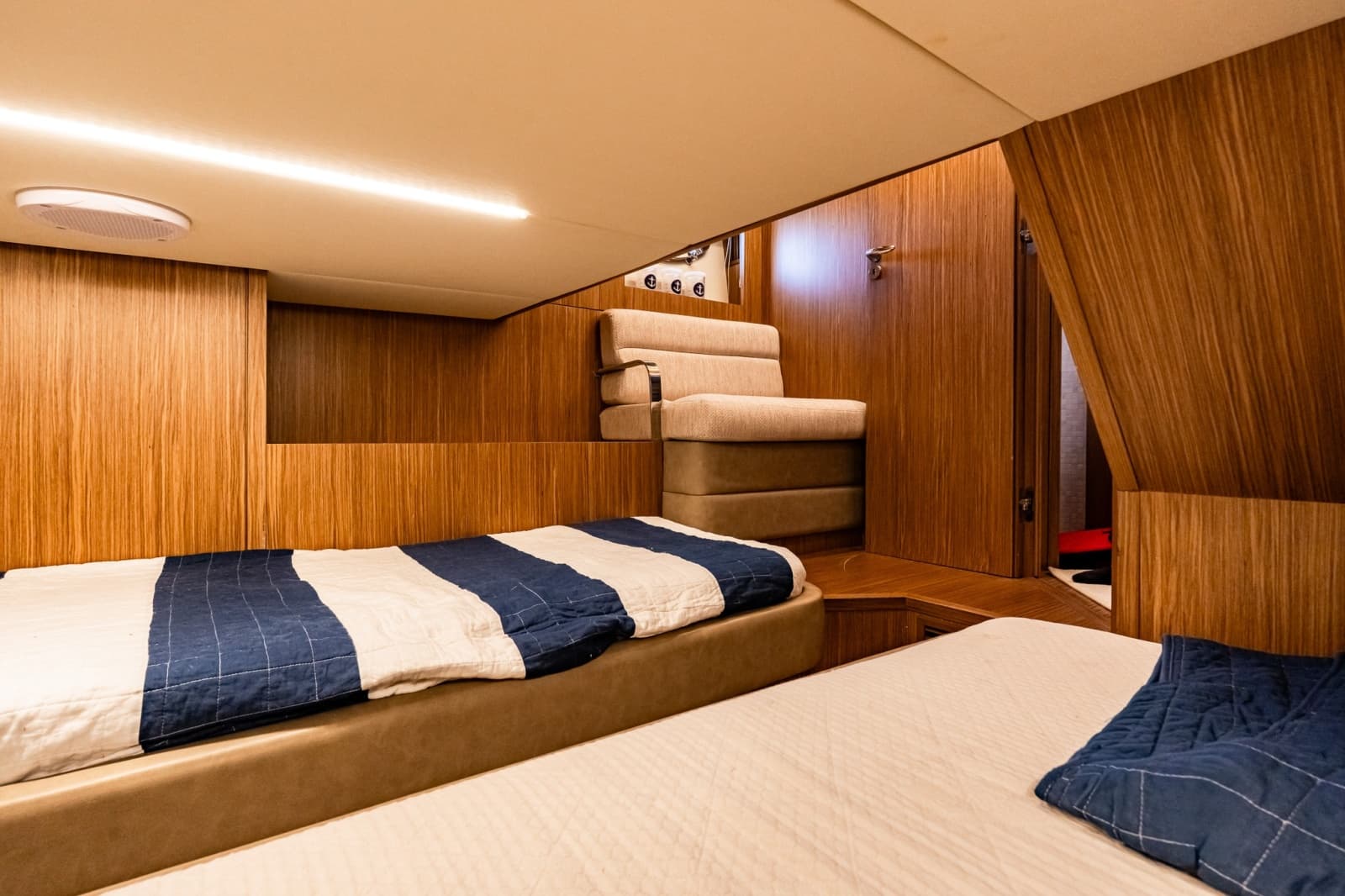 2018 Chris-Craft 44 Commander - Photo 61